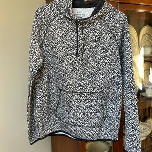 Nike therma fit women’s medium hoodie